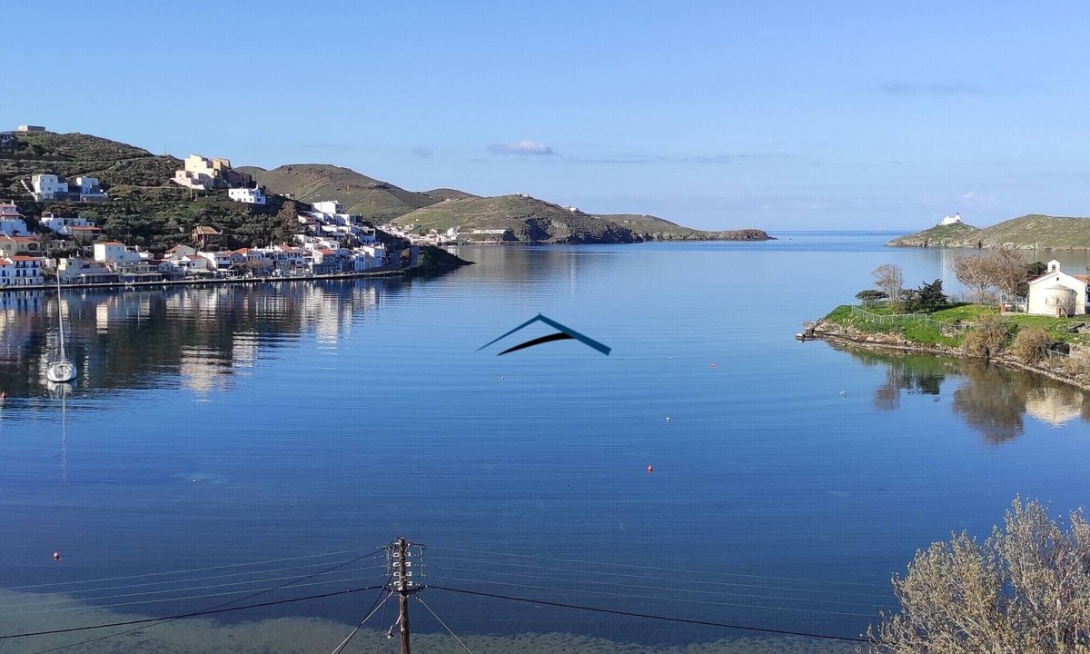 Vourkari Apartment | Modern Apartment overlooking the Marina of Vourkari