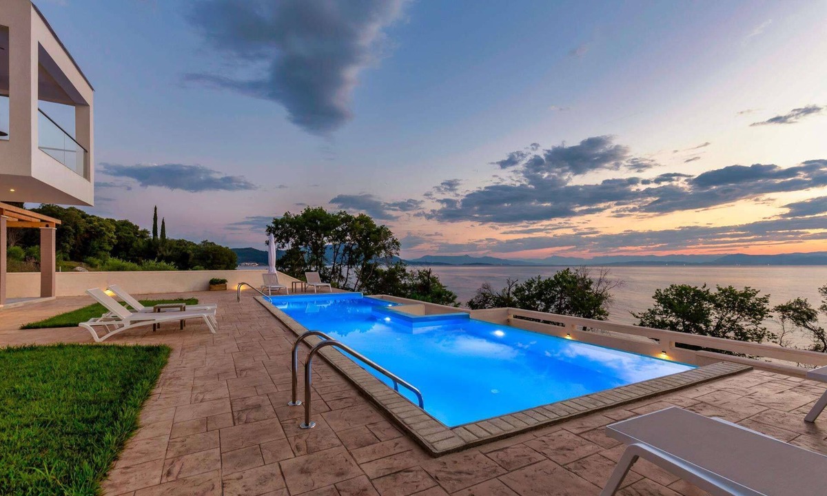 Agia Pelagia Chlomou Villa | Modern Seafront Villa, A/C, Private Pool, Amazing Sea Views & Beautiful Sunrises - 30m from the Sea!