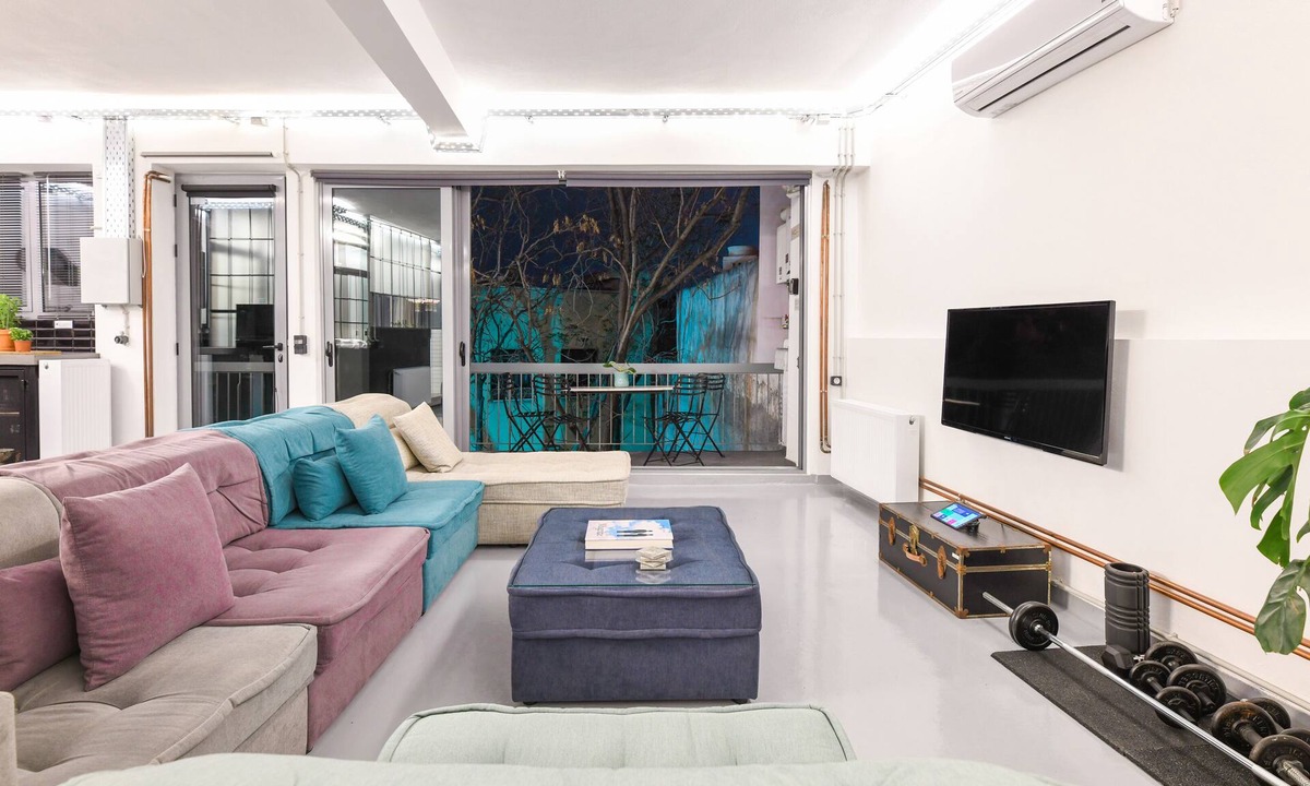 Thissio Apartment | Monastiraki #WallsFree Experience