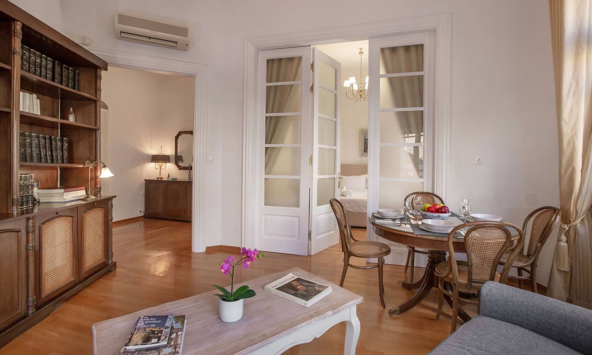 Plaka Apartment | Neoclassical Apartment close to Syntagma-Plaka