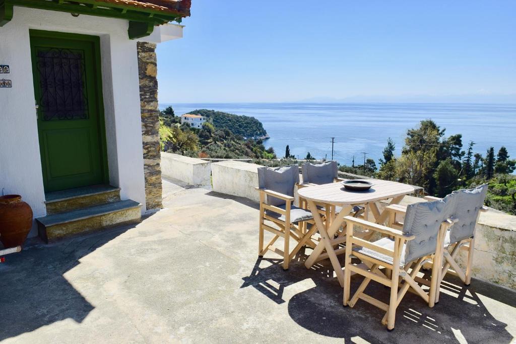 Stafylos House | Nisaia
