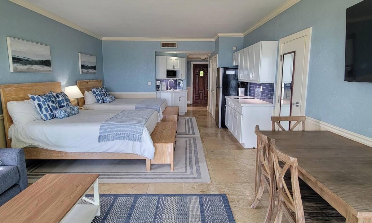West End Condo | Ocean Front Cottage with Kitchen - Old Bahama Bay Resort. Dockage Available.