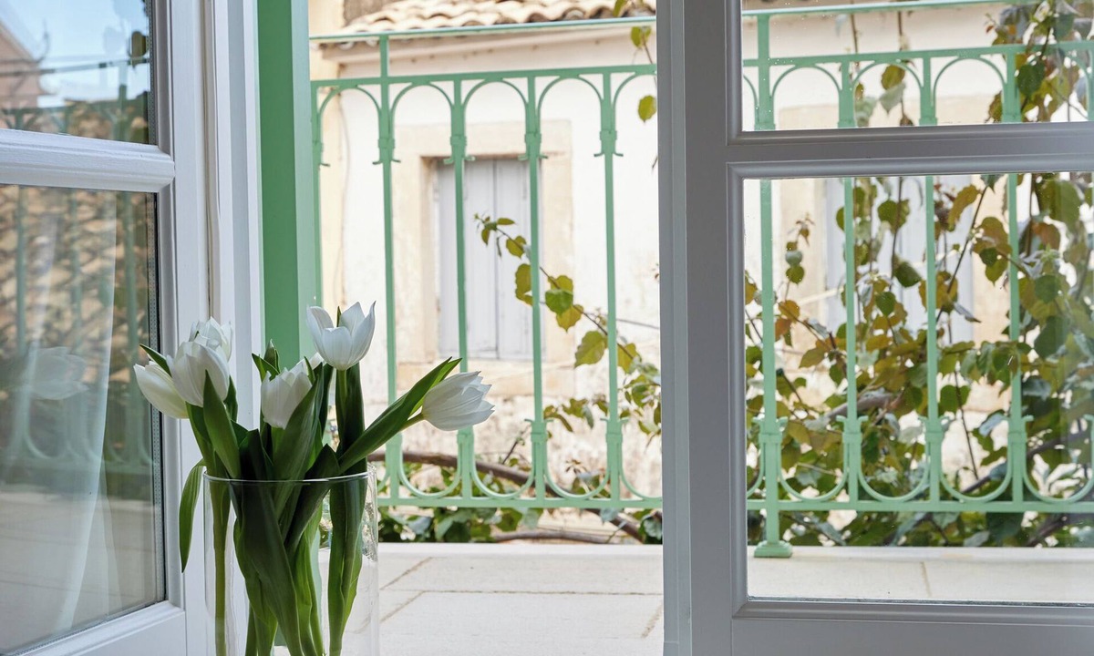 Aleimmatades Cottage | Old Village Luxury Suite Aretina Cottage Nestled in the Village Valanio