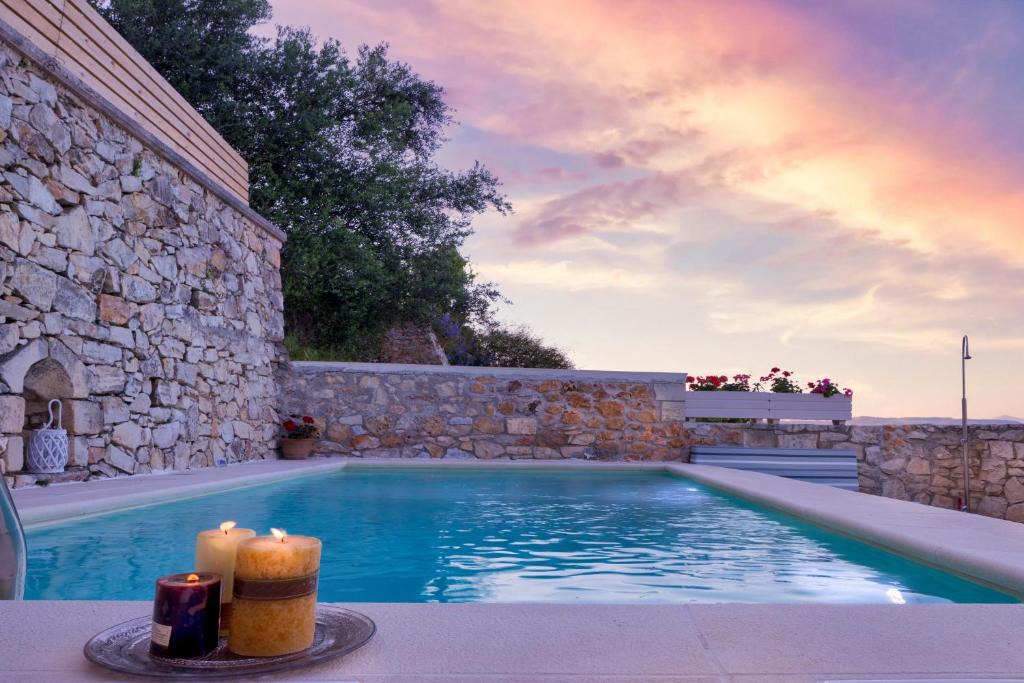 Makhairoi Villa | Olga's Filoxenia - Villa Aladanos-private pool and heated jacuzzi