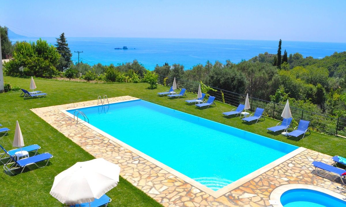 Parelia Apartment | Pelekas Beach, Studio Apartments with a pool