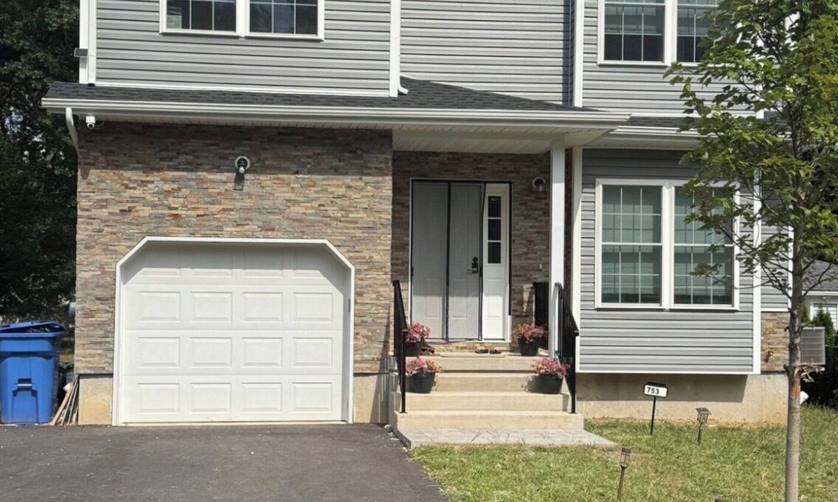 North Brunswick House | Perfect 4-bedroom house with AC in North Brunswick Township