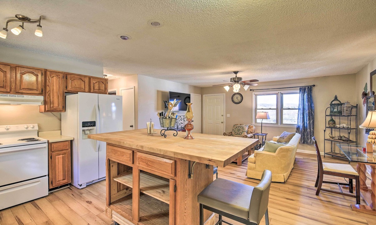 Meadowview Cottage | Pet-friendly Home w/Grill & Farm in Meadowview!