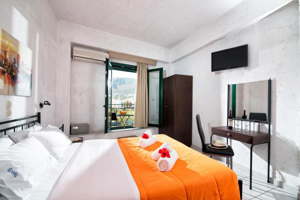 Limenas Chersonisou Apartment | Petite Studio Amazing Mountain View