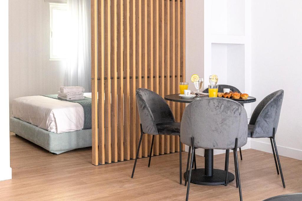 Ampelokipoi Apartment | Phaedrus Living Deluxe Kriel Suites 002