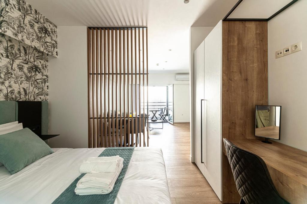 Ampelokipoi Apartment | Phaedrus Living Deluxe Kriel Suites 102