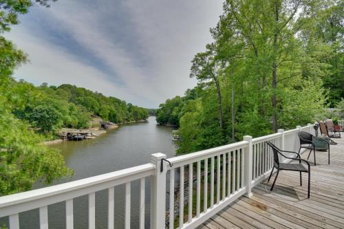 Goodview House | Private Hot Tub! Getaway on Smith Mountain Lake