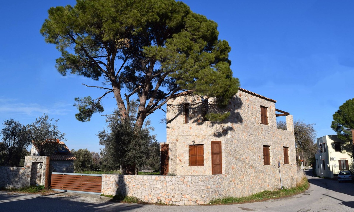 Ialyssos Villa | Pyrgos country home