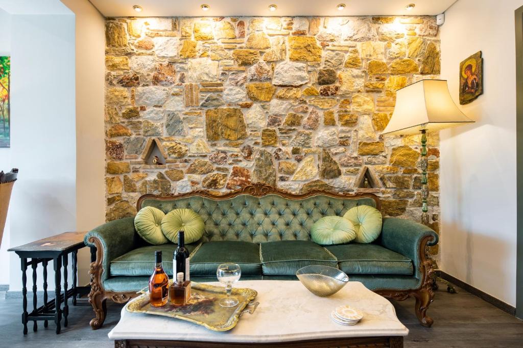 Thissio House | Queen's stone legend, royal living by Acropolis