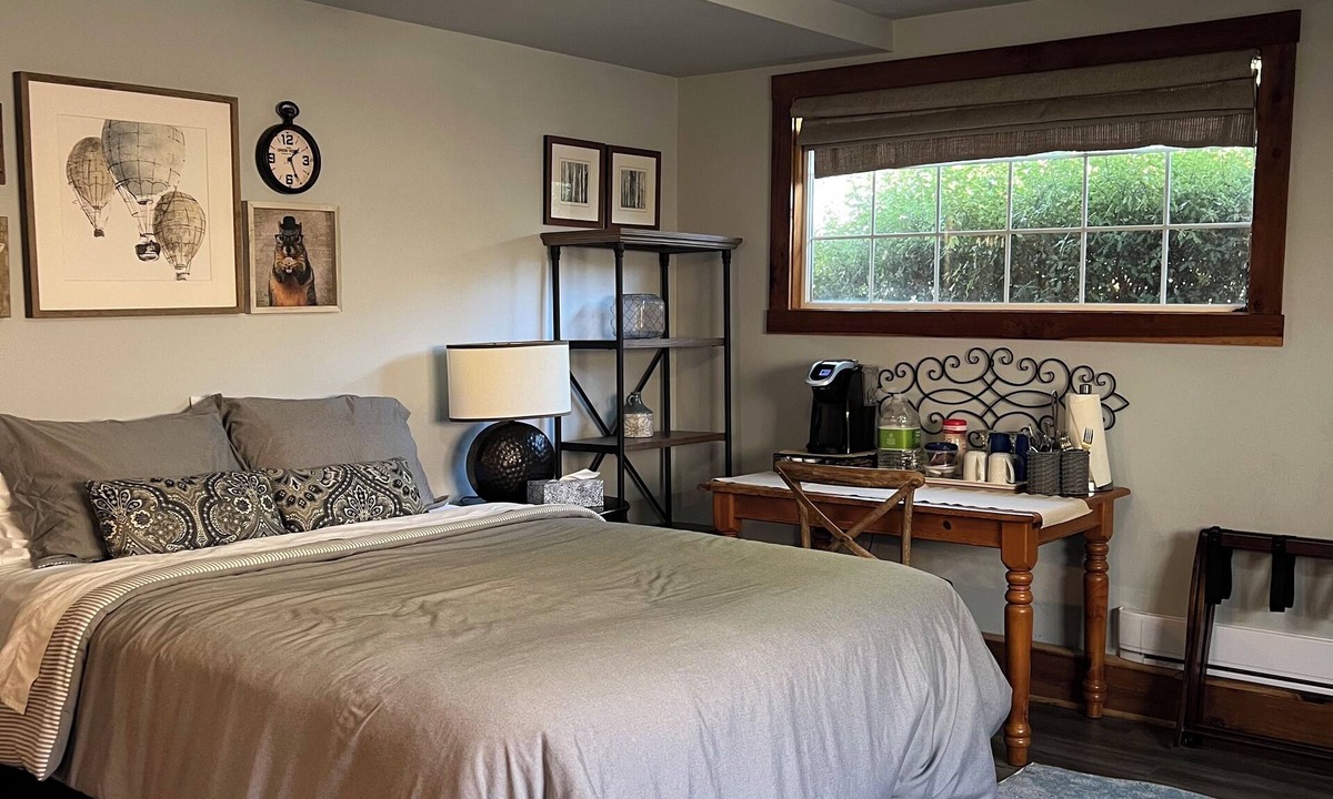 Willow Glen House | Queen studio, sleeps 2 people