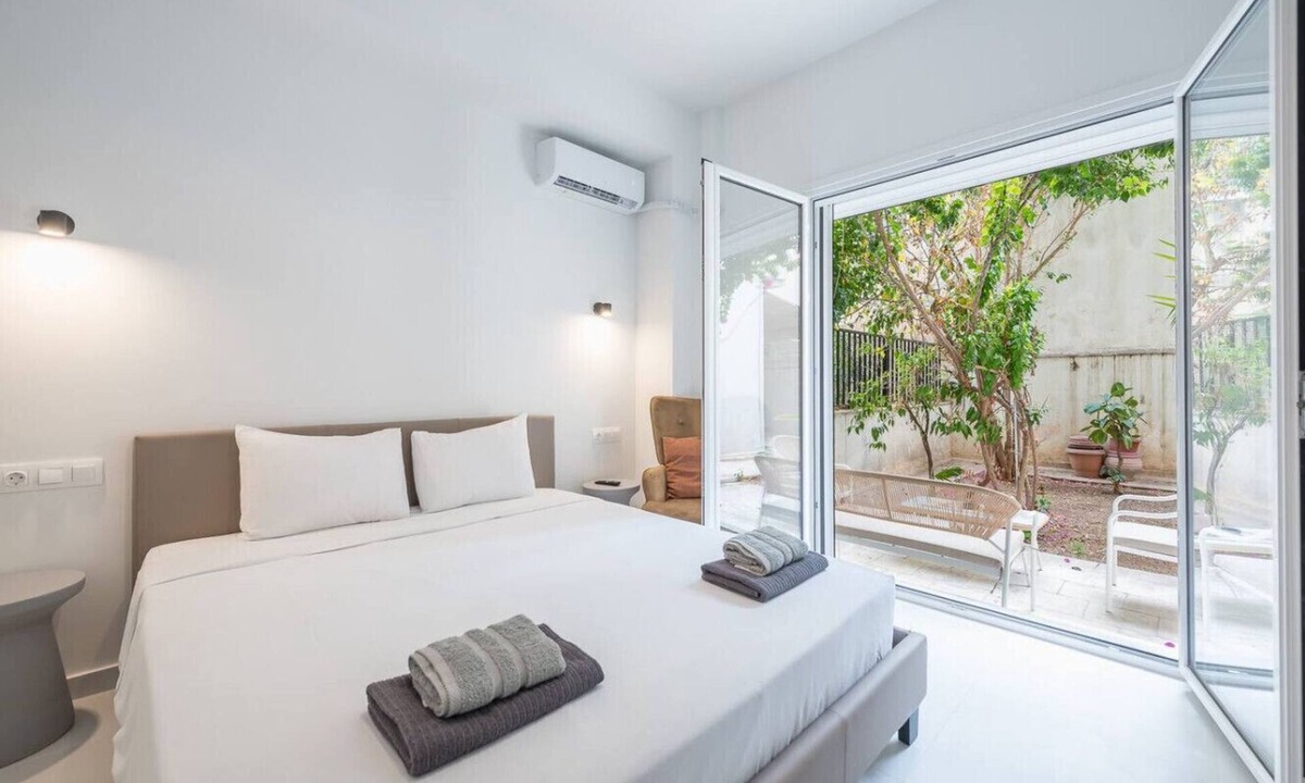 Exarhia Apartment | Relaxing Urban Retreat with Private Patio