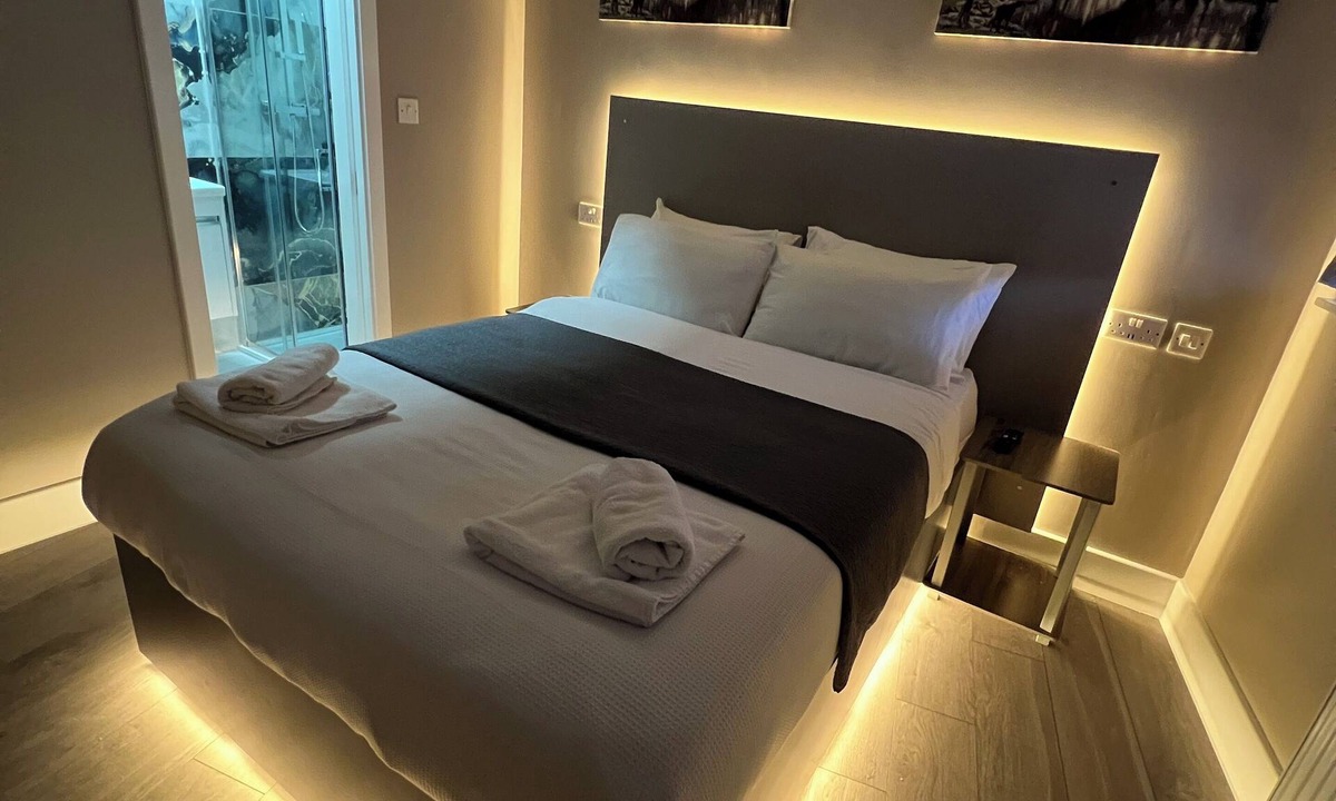 Haselbury Hotel | Rest Inn Edmonton