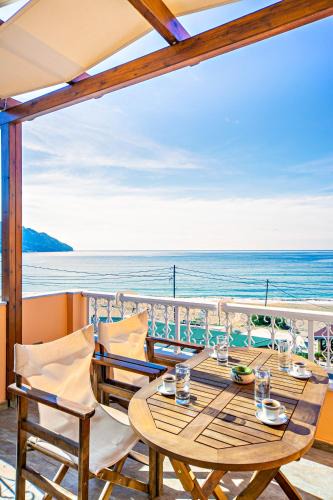 Agios Georgios Pagon Apartment | Romeo Seaside Luxury Suite
