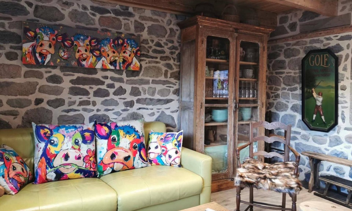 Mont-Dore House | Rustic Mont-Dore Family Cottage