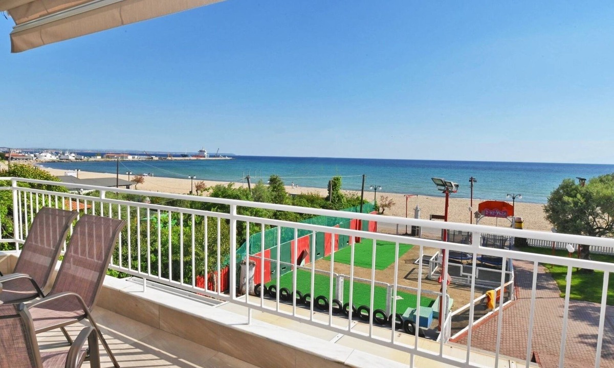 Nea Moudania Apartment | Sabbia Seafront Apartment 3 by RentalsPro