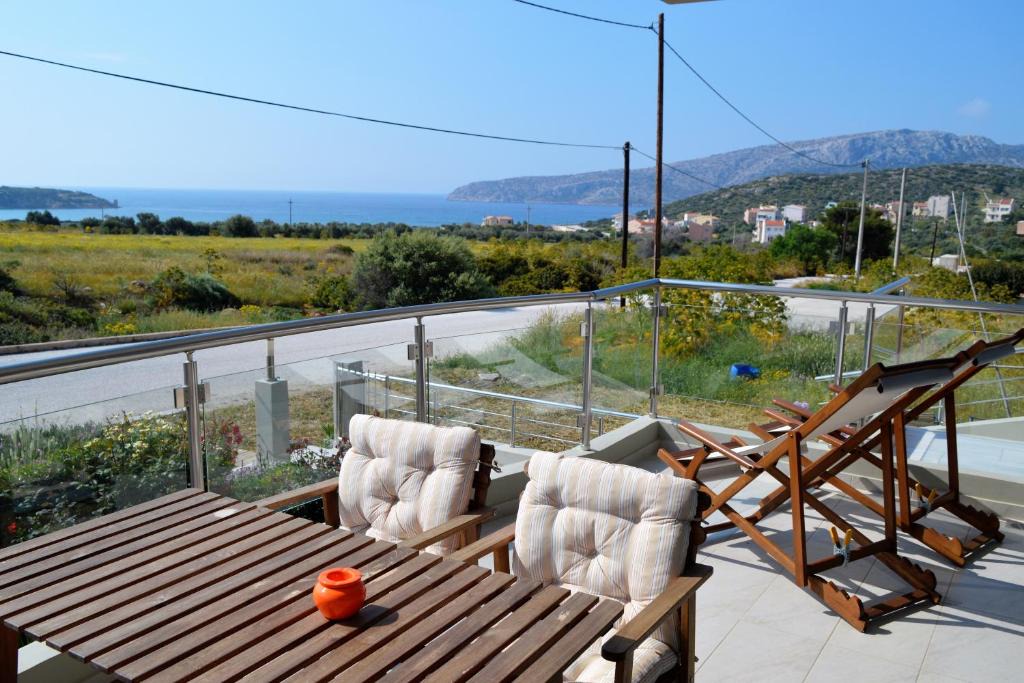 Charakas Apartment | Sandra's Sea View at Sounio