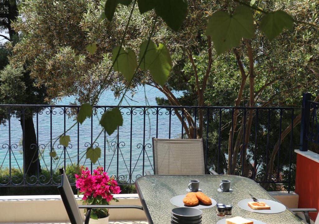 Elia Apartment | Seafront Loft in Akti Elia