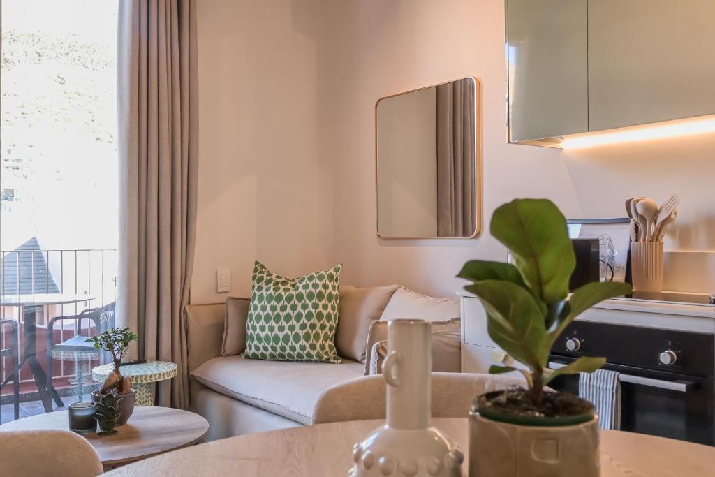 Sea Point Apartment | Serene Studio With Mountain Views