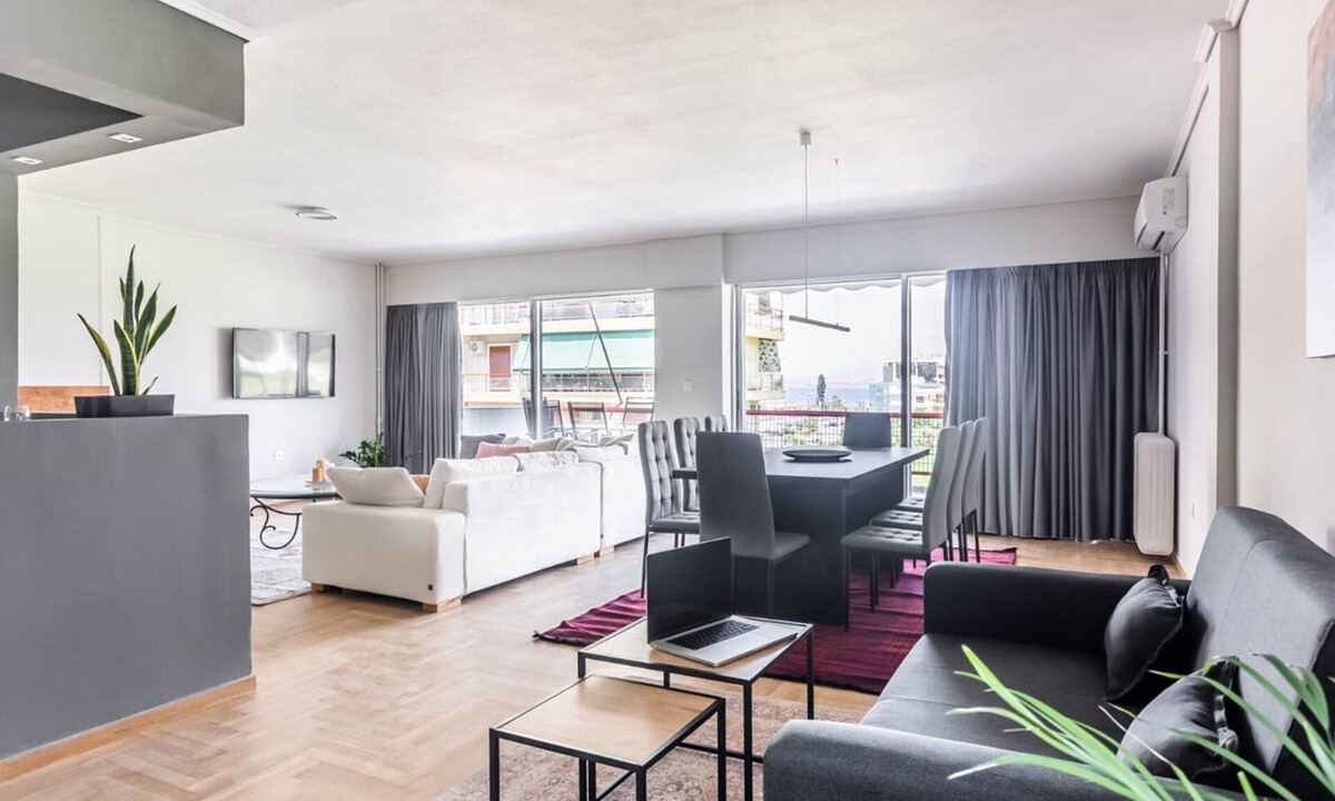 Alimos Apartment | Spacious and Sunlit Seaside Flat