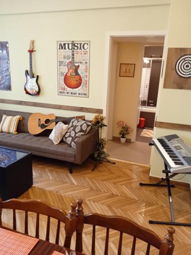 Mousio Apartment | Still got the blues
