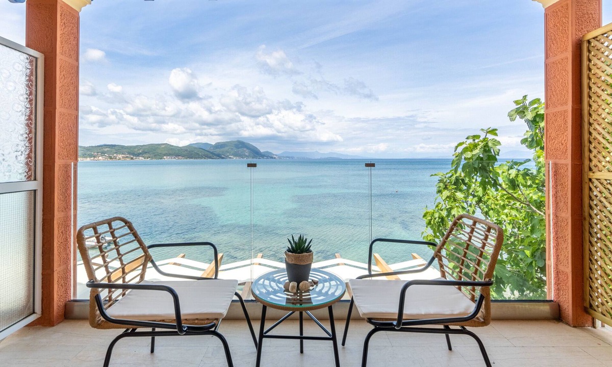 Agia Pelagia Chlomou Apartment | Studio Apartment 'Nikos Seaside 5' with Sea View, Wi-Fi and Air Conditioning