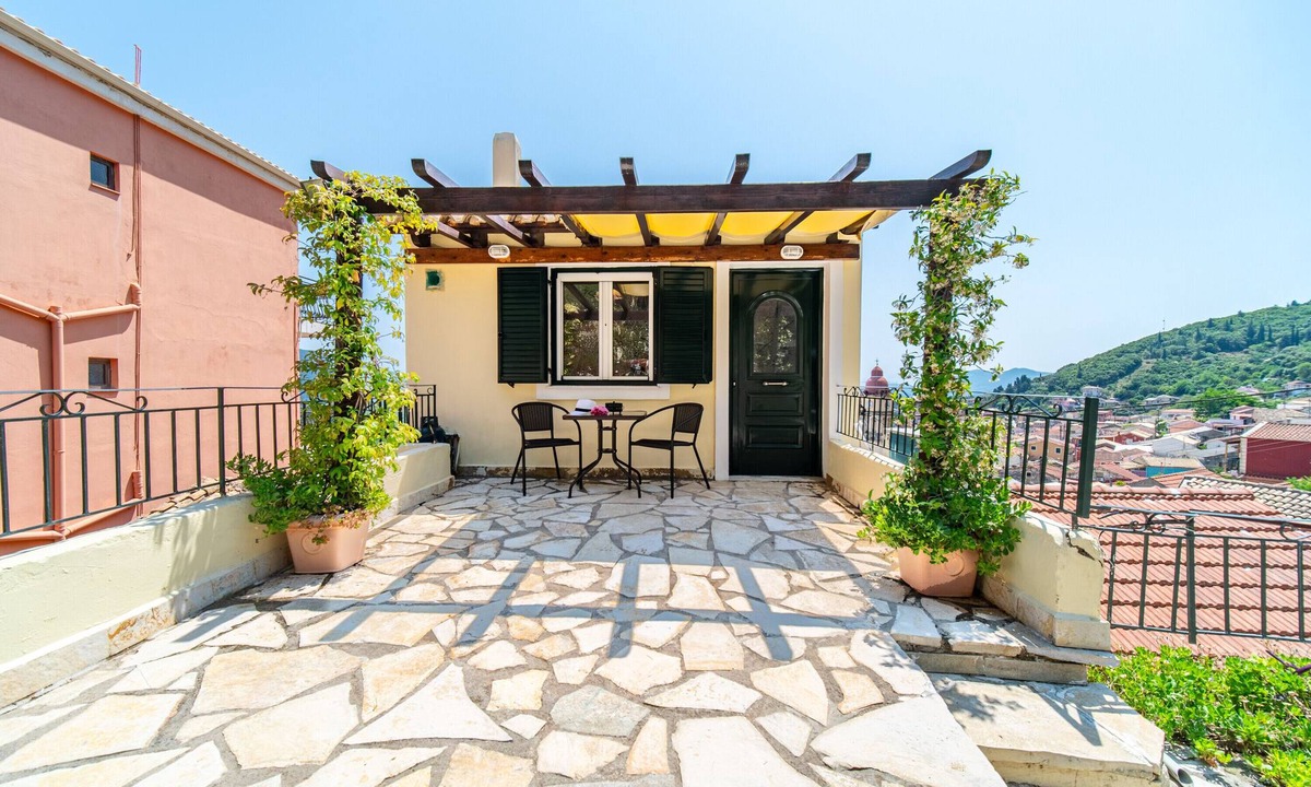 Dafnata Apartment | Studio Apartment 'Pavlos Sofia Studio' with Mountain View, Garden & Terrace