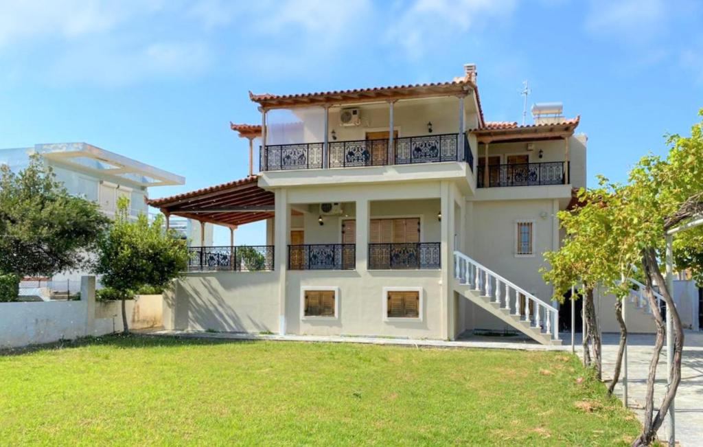 Assos-Lechaio House | Stunning home in Kato Assos Peloponne, with 5 Bedrooms and WiFi