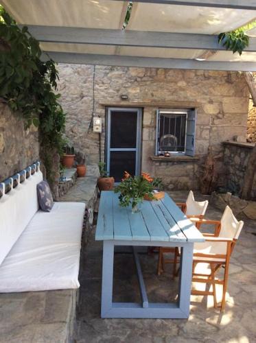 Kontias House | Summer Stoned Maisonette