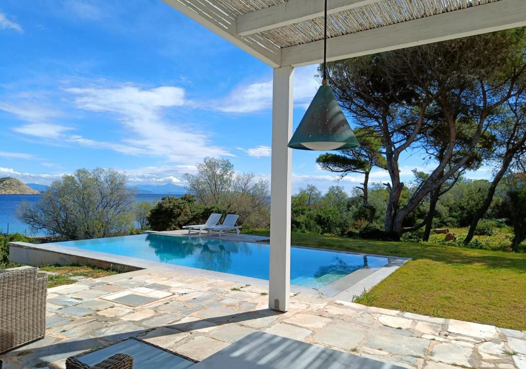 Ormos Agiou Ioannou Villa | Summer Villa in Porto Rafti