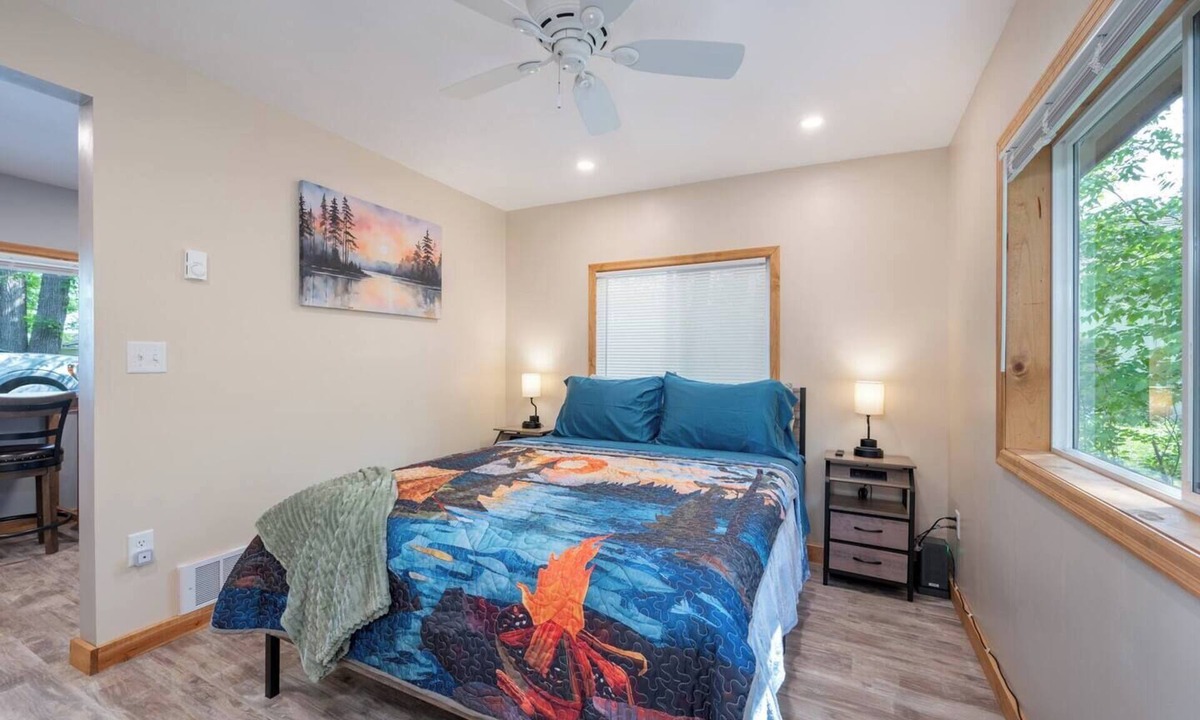Grand Rapids Apartment | Sunset Cottage | McKinney Lake Cottages