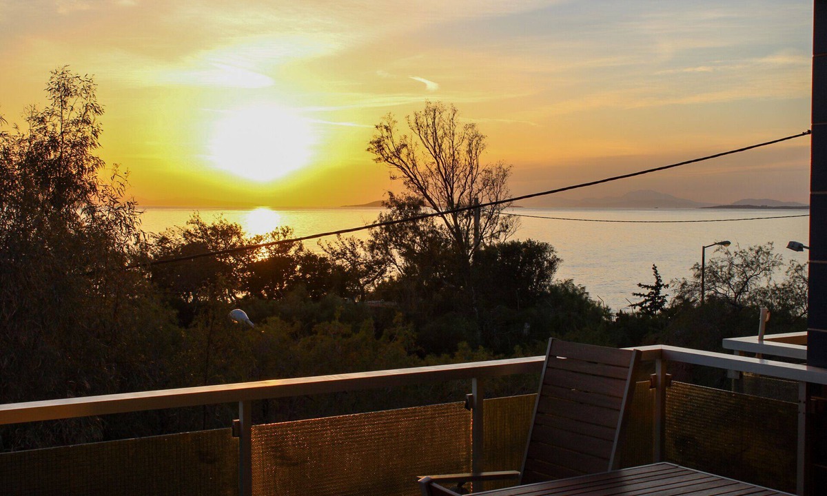 Saronida Apartment | Sunset seaview apartment on the coast of Saronida