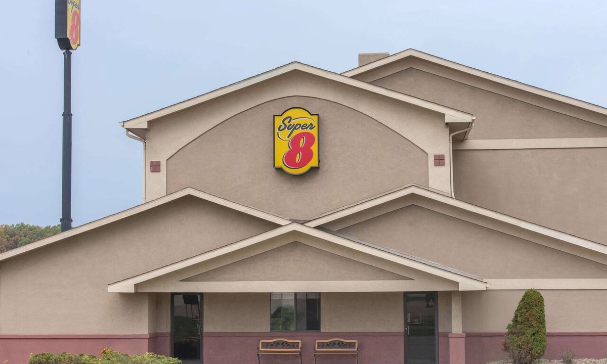 Austintown Hotel | Super 8 by Wyndham Youngstown/Austintown