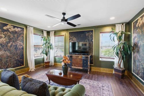 Covington House | The Bavarian Inn 6 Chic 1 BDR