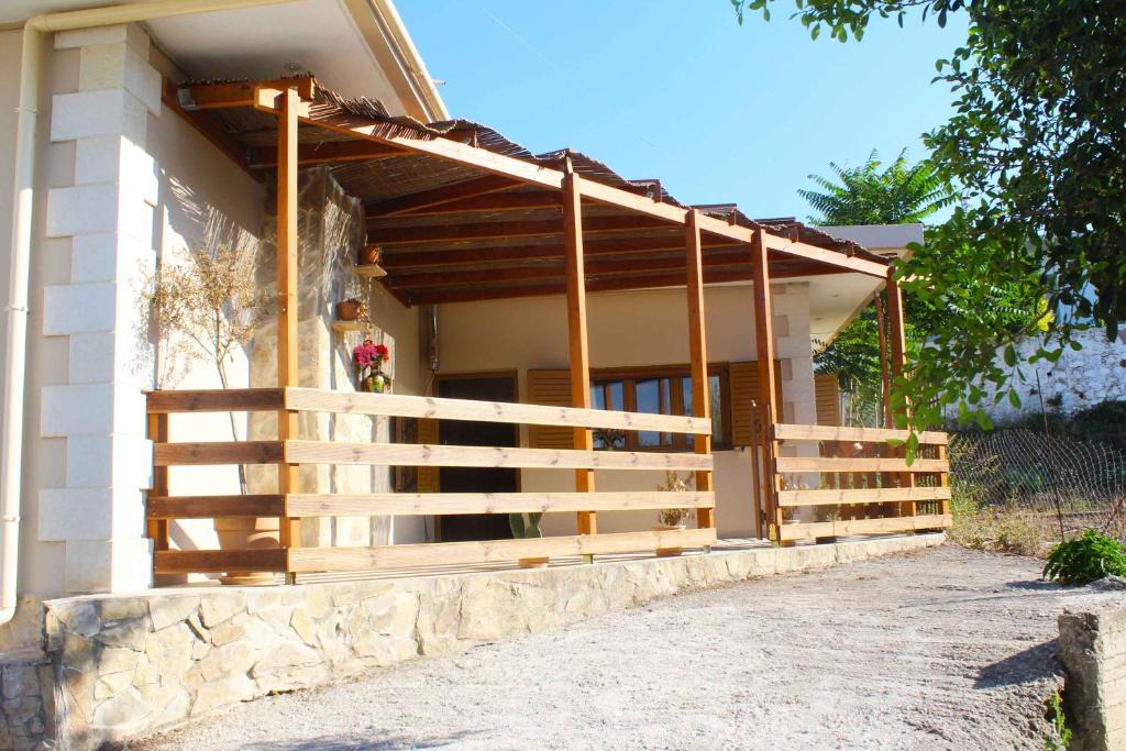 Pombia House | The house under Asterousia