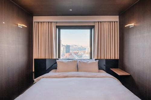 Jamwon-dong Hotel | The Riverside Hotel