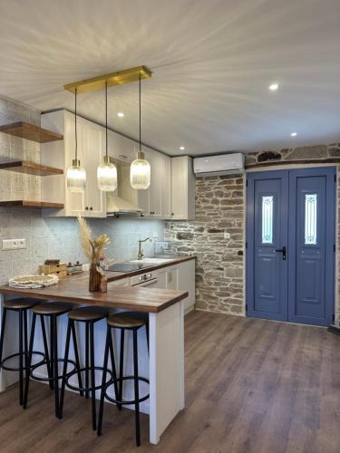 Myrina House | Theros Retreat