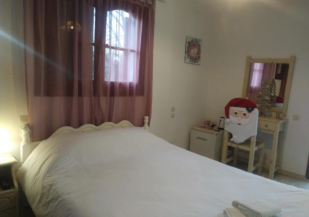 Vizitsa House | Traditional Cozy Room