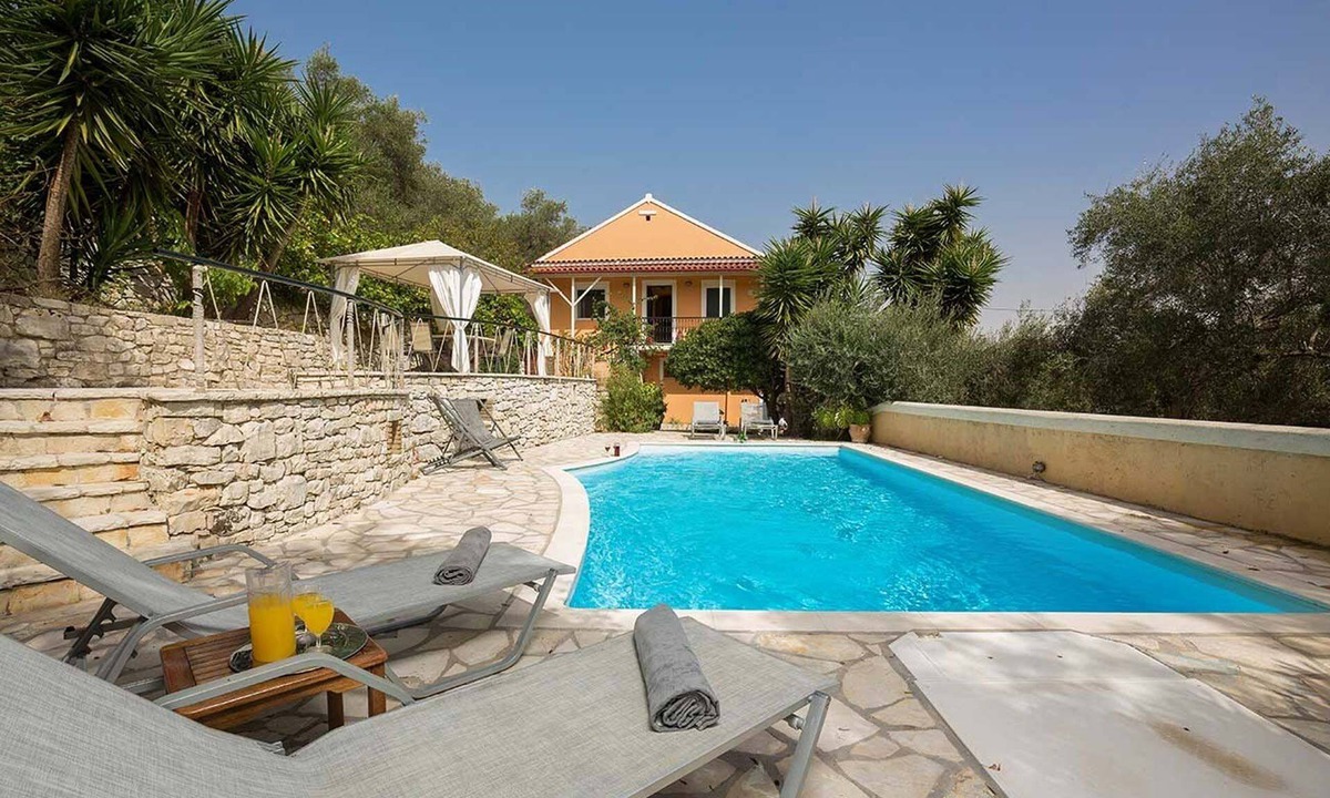 Koutsi Villa | Traditional Villa with Private Pool near Loggos