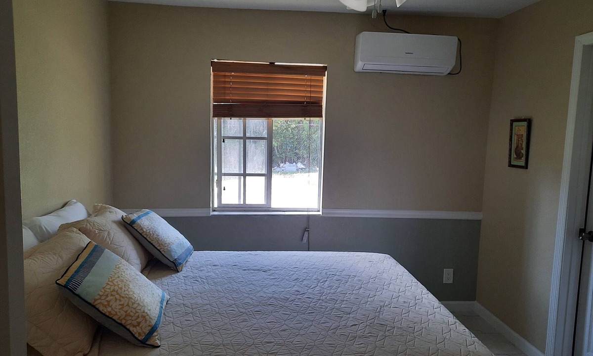 Lucaya Apartment | Tranquil and peaciful vacation get away. Near shopping and entertainment areas