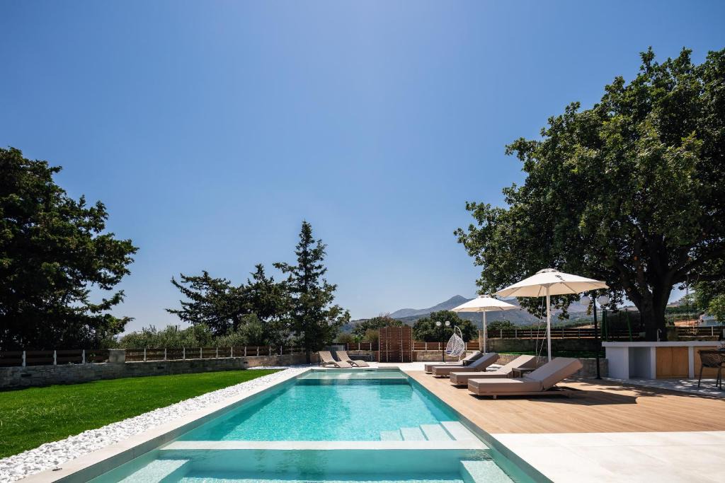 Tria Monastiria Villa | Tree Life Residence