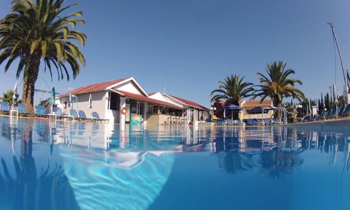Saoulatika Apartment | Tria Adelphia | Upper Floor Two Bedroom Apartment Pool View | Room 17