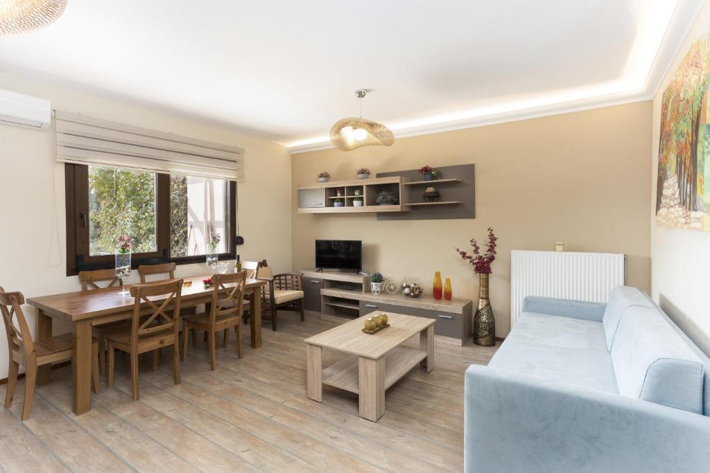 Kalyves Polygyrou Apartment | TwinStars apartment with courtyard and view