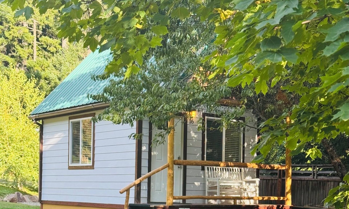 Idleyld Park Cabin | Umpqua National Forest King Cabin #16 – Near Crater Lake & Umpqua Hot Springs