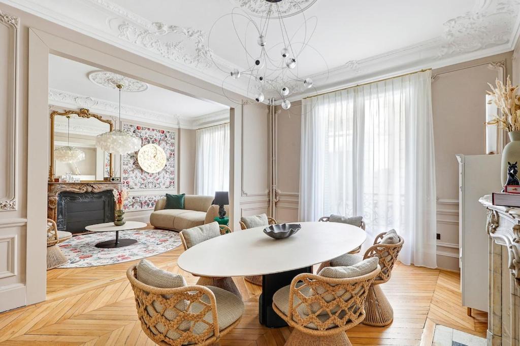 Saint-Merri Apartment | unique Marais