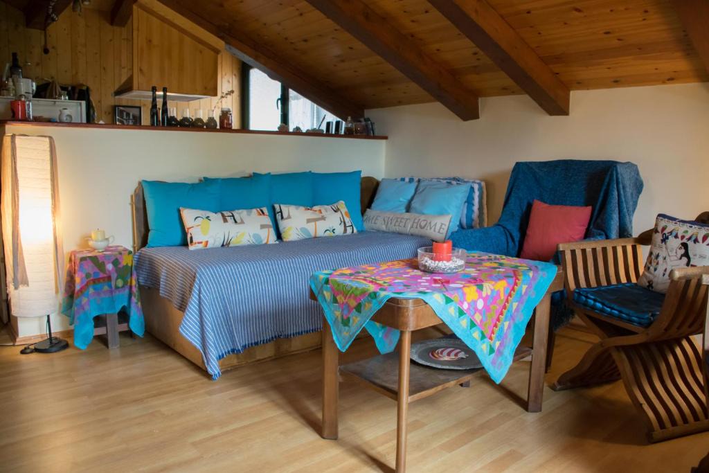 Vasilikos House | Vasilikos Lovely Woodhouse with Sea view in a Farm