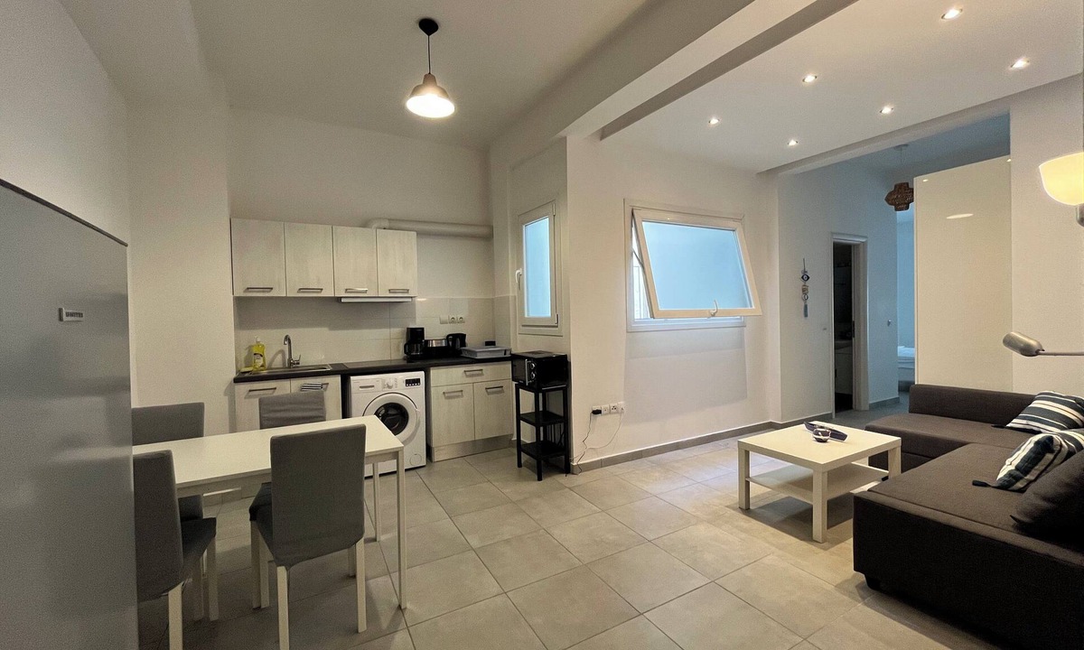 Omonia Apartment | Vibrant Omonia Oasis, Modern Apartment in the Heart of Athens